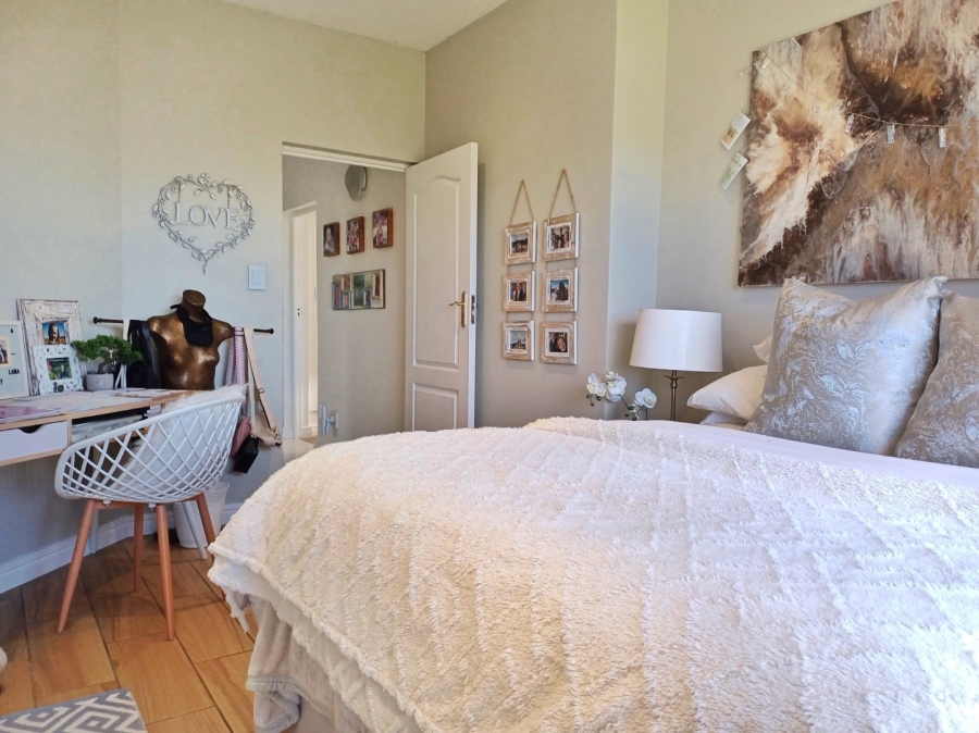 4 Bedroom Property for Sale in Avonddans Western Cape